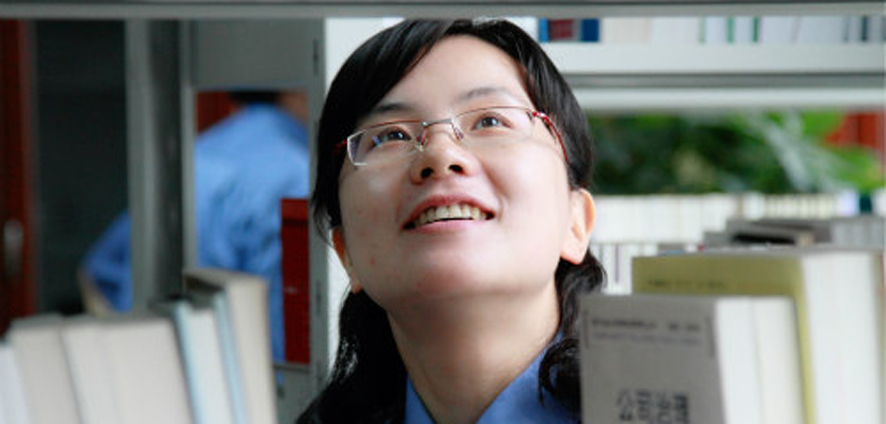 余紅:會(huì)計(jì)“變身”公訴人 她以正義捍衛(wèi)“人民的名義”