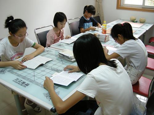 鼓樓區(qū)青石村社區(qū)開展青少年暑期閱讀活動